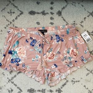 BNWT stretchy buttery elastic waist floral mauve shorts